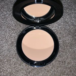 BH COSMETICS MATTE PRESSED POWDER (215)